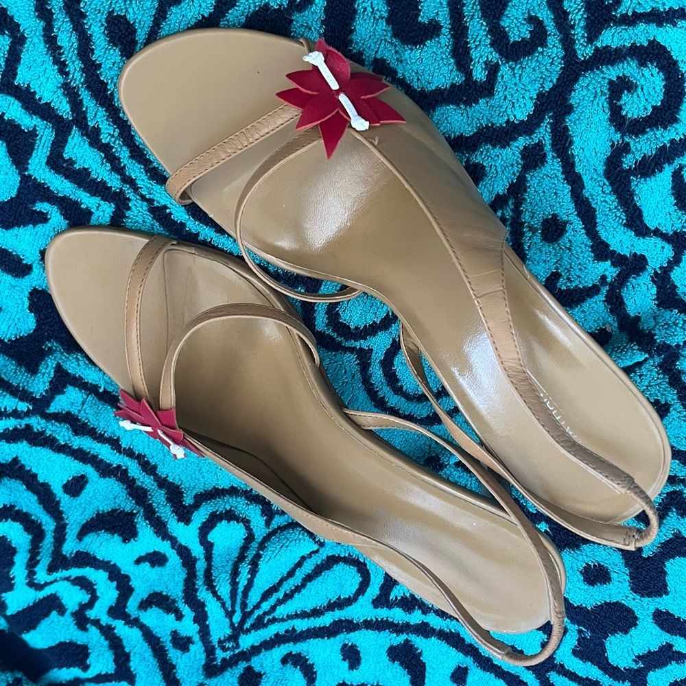 👡Tan and Red Heels with Red Butterfly Design